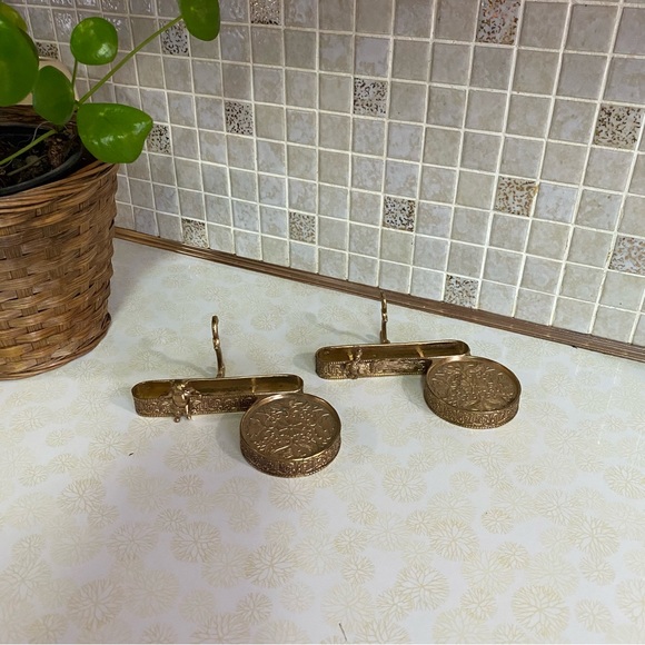 Vintage Brass Teacup & saucer display holders brass filigree ornate Victorian - Picture 9 of 10